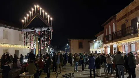 Un belén de 7000 piezas de playmobil y un ramo leonés gigante en la Navidad de Santa Marina del Rey.