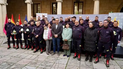 Acto de recibimiento a los 25 nuevos bomberos del Servicio de Prevención, Extinción de Incendios y Salvamento de la Diputación de León. Foto: Campillo.