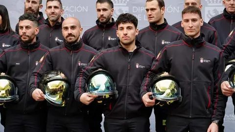 Acto de recibimiento a los 25 nuevos bomberos del Servicio de Prevención, Extinción de Incendios y Salvamento de la Diputación de León. Foto: Campillo.