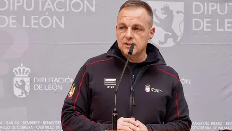 Acto de recibimiento a los 25 nuevos bomberos del Servicio de Prevención, Extinción de Incendios y Salvamento de la Diputación de León. Foto: Campillo.