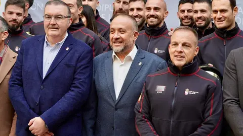 Acto de recibimiento a los 25 nuevos bomberos del Servicio de Prevención, Extinción de Incendios y Salvamento de la Diputación de León. Foto: Campillo.