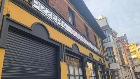 Ragazzi vuelve a encender su horno histórico y recupera un emblema de la pizza en León. El local de la calle Joaquína Vedruna reabre tras varios años cerrado con una nueva gestión ligada a La Piccola Stanza y el objetivo de preservar su identidad original.