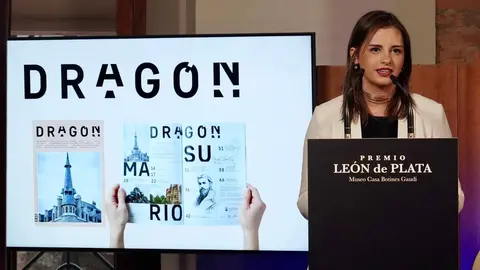 El Museo Casa Botines Gaudí entrega el III Premio León de Plata y presenta su programación para el próximo año en un acto en el que intervienen el director general de la Fundación Obra Social de Castilla y León, José María Viejo; el director del Museo, Raúl Fernández Sobrino, y representantes de la Basílica de la Sagrada Familia. Foto: Campillo.