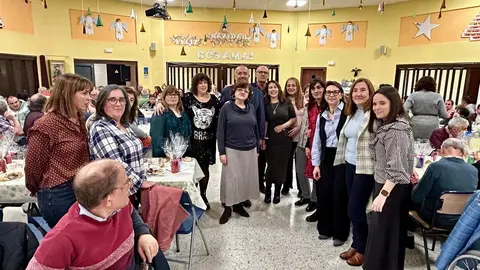 El presidente de la Diputación, Gerardo Álvarez Courel, acompañado por el diputado de Derechos Sociales, Francisco Javier Álvarez, y el diputado de Contratación y Desarrollo Económico, José Pellitero, visitó este miércoles el centro Cosamai, en Astorga, dentro de la ronda navideña por los centros asistenciales de titularidad provincial.