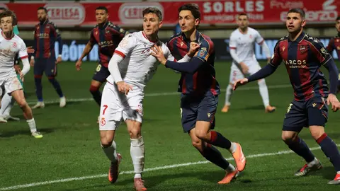 Un gol de Tresaco y un encuentro coral cargado de sacrificio permite a la Cultural conseguir la clasificación para los octavos de final de la Copa del Rey. Fotos: Isaac Llamazares