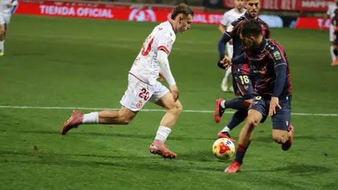 Un gol de Tresaco y un encuentro coral cargado de sacrificio permite a la Cultural conseguir la clasificación para los octavos de final de la Copa del Rey. Fotos: Isaac Llamazares