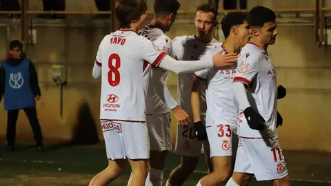 Un gol de Tresaco y un encuentro coral cargado de sacrificio permite a la Cultural conseguir la clasificación para los octavos de final de la Copa del Rey. Fotos: Isaac Llamazares