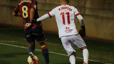 Un gol de Tresaco y un encuentro coral cargado de sacrificio permite a la Cultural conseguir la clasificación para los octavos de final de la Copa del Rey. Fotos: Isaac Llamazares