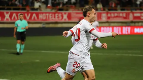 Un gol de Tresaco y un encuentro coral cargado de sacrificio permite a la Cultural conseguir la clasificación para los octavos de final de la Copa del Rey. Fotos: Isaac Llamazares