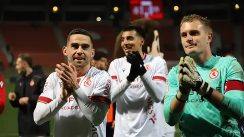 Un gol de Tresaco y un encuentro coral cargado de sacrificio permite a la Cultural conseguir la clasificación para los octavos de final de la Copa del Rey. Fotos: Isaac Llamazares