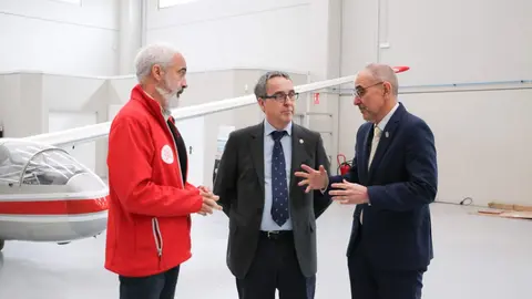 La Universidad de León (ULE) da un paso decisivo en la consolidación del sector espacial en la provincia con la puesta en marcha de una pionera infraestructura de ensayos que permitirá simular en tierra las condiciones extremas del espacio. Se trata de una cámara de vacío de tamaño medio que estará operativa “entre ocho y diez meses” y que convertirá a la institución en el único centro de Castilla y León capacitado para realizar ensayos y certificación de hardware espacial.