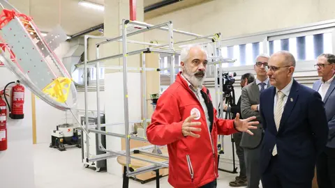 La Universidad de León (ULE) da un paso decisivo en la consolidación del sector espacial en la provincia con la puesta en marcha de una pionera infraestructura de ensayos que permitirá simular en tierra las condiciones extremas del espacio. Se trata de una cámara de vacío de tamaño medio que estará operativa “entre ocho y diez meses” y que convertirá a la institución en el único centro de Castilla y León capacitado para realizar ensayos y certificación de hardware espacial.