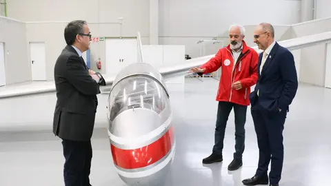 La Universidad de León (ULE) da un paso decisivo en la consolidación del sector espacial en la provincia con la puesta en marcha de una pionera infraestructura de ensayos que permitirá simular en tierra las condiciones extremas del espacio. Se trata de una cámara de vacío de tamaño medio que estará operativa “entre ocho y diez meses” y que convertirá a la institución en el único centro de Castilla y León capacitado para realizar ensayos y certificación de hardware espacial.