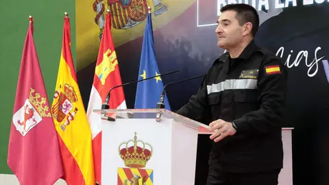 La secretaria de Estado de Defensa, Amparo Valcarce; el Delegado del Gobierno, Nicanor Sen y el presidente de la Diputación de León ,Gerardo Álvarez Courel asisten al homenaje a la Unidad Militar de Emergencias. Foto: Peio García