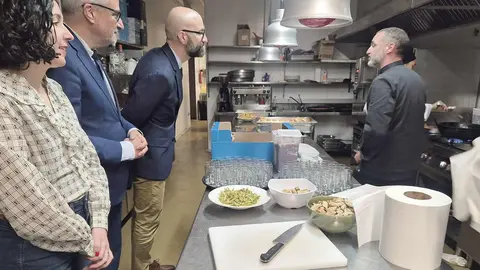 El Consejo Comarcal del Bierzo ha puesto este jueves el broche final al programa 'Comanda en Ruta. Un paso más', una iniciativa pionera orientada a combatir la despoblación rural a través del sector agroalimentario y la restauración.