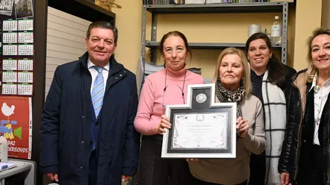 El consejero de la Presidencia, Luis Miguel González Gago, mantiene una reunión los representantes de Cáritas Diocesana y de Manos Unidas en Astorga. Foto: Peio García