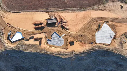 Las cimentaciones han sido concluidas y prosiguen a buen ritmo los trabajos de construcción de este nuevo espacio cultural promovido por el ILC cuya superficie total constará de 854 metros cuadrados más otros 9.900 de área paisajística. Foto: ILC