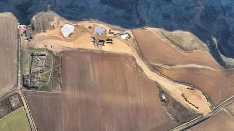 Las cimentaciones han sido concluidas y prosiguen a buen ritmo los trabajos de construcción de este nuevo espacio cultural promovido por el ILC cuya superficie total constará de 854 metros cuadrados más otros 9.900 de área paisajística. Foto: ILC