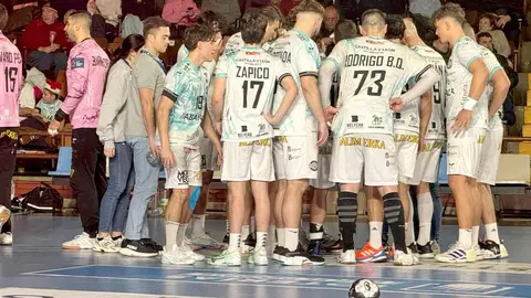 El Ademar acelera tras el descanso y despide el año con victoria ante Aranda. Los leoneses superan por 37-32 a un Villa de Aranda combativo y enlazan seis jornadas sin perder en la Liga Asobal.