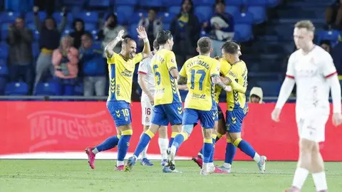 La Cultural naufraga en Gran Canaria tras un inicio demoledor de Las Palmas. El conjunto leonés encaja cuatro goles en una primera mitad desastrosa y mejora tras el descanso, pero sin opciones reales de remontada.