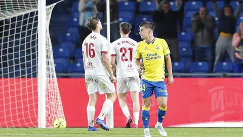 La Cultural naufraga en Gran Canaria tras un inicio demoledor de Las Palmas. El conjunto leonés encaja cuatro goles en una primera mitad desastrosa y mejora tras el descanso, pero sin opciones reales de remontada.