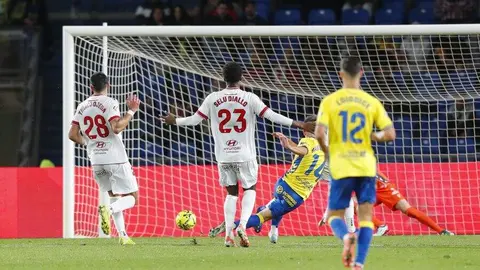 La Cultural naufraga en Gran Canaria tras un inicio demoledor de Las Palmas. El conjunto leonés encaja cuatro goles en una primera mitad desastrosa y mejora tras el descanso, pero sin opciones reales de remontada.