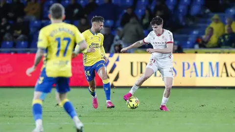 La Cultural naufraga en Gran Canaria tras un inicio demoledor de Las Palmas. El conjunto leonés encaja cuatro goles en una primera mitad desastrosa y mejora tras el descanso, pero sin opciones reales de remontada.