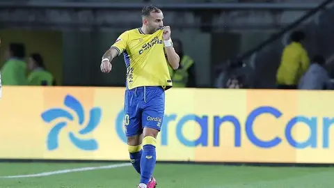 La Cultural naufraga en Gran Canaria tras un inicio demoledor de Las Palmas. El conjunto leonés encaja cuatro goles en una primera mitad desastrosa y mejora tras el descanso, pero sin opciones reales de remontada.