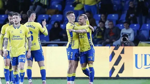 La Cultural naufraga en Gran Canaria tras un inicio demoledor de Las Palmas. El conjunto leonés encaja cuatro goles en una primera mitad desastrosa y mejora tras el descanso, pero sin opciones reales de remontada.