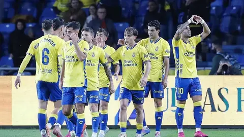 La Cultural naufraga en Gran Canaria tras un inicio demoledor de Las Palmas. El conjunto leonés encaja cuatro goles en una primera mitad desastrosa y mejora tras el descanso, pero sin opciones reales de remontada.