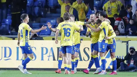 La Cultural naufraga en Gran Canaria tras un inicio demoledor de Las Palmas. El conjunto leonés encaja cuatro goles en una primera mitad desastrosa y mejora tras el descanso, pero sin opciones reales de remontada.