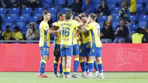 La Cultural naufraga en Gran Canaria tras un inicio demoledor de Las Palmas. El conjunto leonés encaja cuatro goles en una primera mitad desastrosa y mejora tras el descanso, pero sin opciones reales de remontada.
