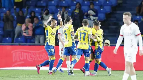 La Cultural naufraga en Gran Canaria tras un inicio demoledor de Las Palmas. El conjunto leonés encaja cuatro goles en una primera mitad desastrosa y mejora tras el descanso, pero sin opciones reales de remontada.