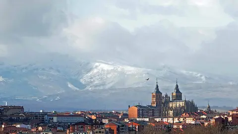 La nieve llega a las montañas de León. Foto: Peio García