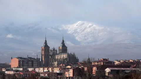 La nieve llega a las montañas de León. Foto: Peio García