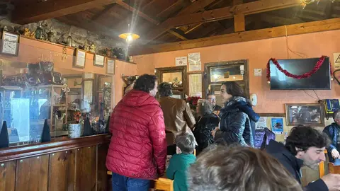 Última comida en la Venta de Getino con Mirta y Carlos, un clásico de la hostelería provincial que ha cerrado sus puertas. Fotos de Javier Diez Reyero
