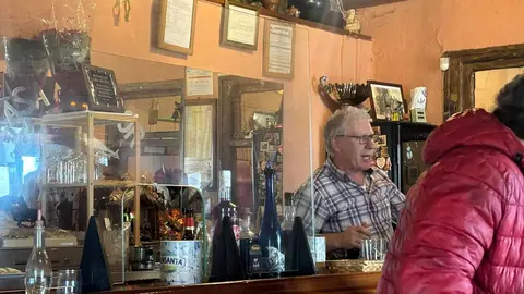 Última comida en la Venta de Getino con Mirta y Carlos, un clásico de la hostelería provincial que ha cerrado sus puertas. Fotos de Javier Diez Reyero