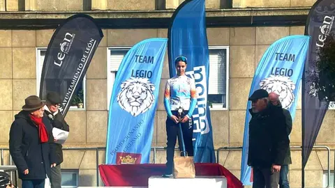 La tradicional carrera ciclista del Pavo recorre las calles de León.