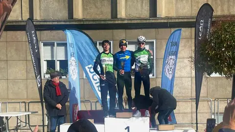 La tradicional carrera ciclista del Pavo recorre las calles de León.