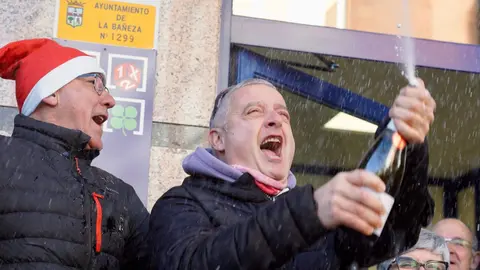 El “Gordo” de la Lotería de Navidad reparte 468 millones de euros en La Bañeza (León). Foto: Campillo