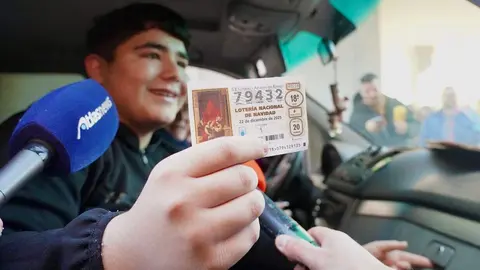 El “Gordo” de la Lotería de Navidad reparte 468 millones de euros en La Bañeza (León). Foto: Campillo