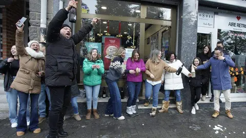 728 millones para volver a respirar: El Gordo cura viejas heridas en tres comarcas castigadas de León. La Bañeza, Villablino y Pola de Gordón, marcadas por incendios, cierres industriales y tragedias mineras, reciben una histórica lluvia de millones que devuelve la sonrisa y la esperanza. Fotos: Campillo | César Sánchez