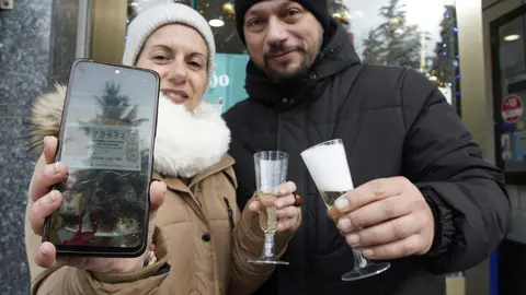 728 millones para volver a respirar: El Gordo cura viejas heridas en tres comarcas castigadas de León. La Bañeza, Villablino y Pola de Gordón, marcadas por incendios, cierres industriales y tragedias mineras, reciben una histórica lluvia de millones que devuelve la sonrisa y la esperanza. Fotos: Campillo | César Sánchez