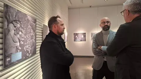 Participantes en los actos del programa '50 años de España en libertad' en León, que incluyó actividades culturales, académicas y artísticas para reflexionar sobre la memoria democrática y los valores de libertad.