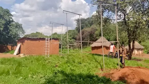 Proyecto de Cáritas subvencionado por la Junta de Castilla y León para el abastecimiento de agua a una población de 2.500 habitantes en Kikuyo (Congo).