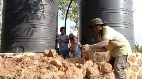 Proyecto de Cáritas subvencionado por la Junta de Castilla y León para el abastecimiento de agua a una población de 2.500 habitantes en Kikuyo (Congo).