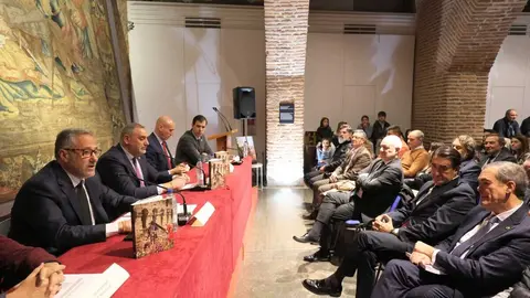 Presentación del libro 'Un paso de fe' que narra la experiencia de la Cofradía del Dulce Nombre de Jesús Nazareno de León durante el Jubileo de Roma. Foto: Cortes de Castilla y León.
