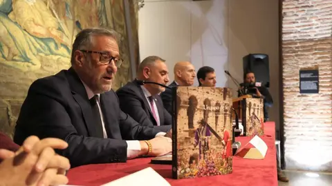 Presentación del libro 'Un paso de fe' que narra la experiencia de la Cofradía del Dulce Nombre de Jesús Nazareno de León durante el Jubileo de Roma. Foto: Cortes de Castilla y León.