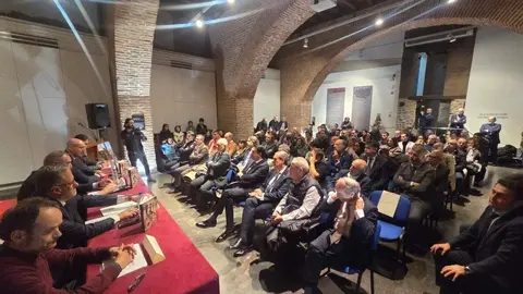 Presentación del libro 'Un paso de fe' que narra la experiencia de la Cofradía del Dulce Nombre de Jesús Nazareno de León durante el Jubileo de Roma. Foto: Cofradía del Dulce Nombre de Jesús Nazareno de León.