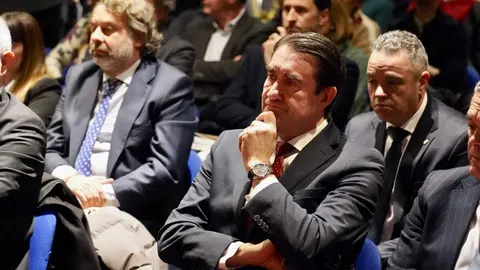 El presidente de las Cortes de Castilla y León, Carlos Pollán, y el alcalde de la capital leonesa, José Antonio Diez, participan en la presentación del libro ‘Un paso de fe. Crónica de la peregrinación del Nazareno a Roma’, conmemorativo de la participación de la Cofradía del Dulce Nombre de Jesús Nazareno en el Jubileo de las Cofradías en Roma. Foto: Campillo.